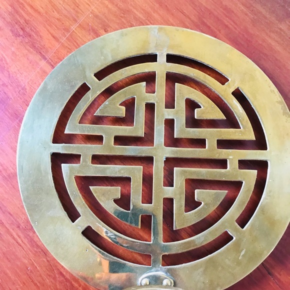 Vintage brass Chinese medallion candle sconce - Picture 3 of 8